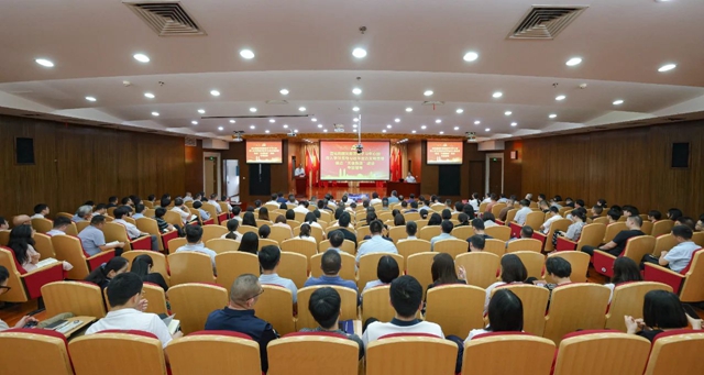 宜化集團黨委理論學習中心組集中學習習近平生態(tài)文明思想(圖1)