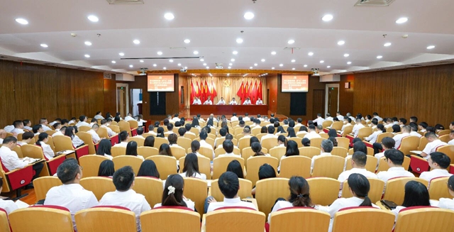 宜化集團(tuán)召開黨委（擴(kuò)大）會(huì)議暨深入貫徹中央八項(xiàng)規(guī)定精神學(xué)習(xí)教育總結(jié)會(huì)